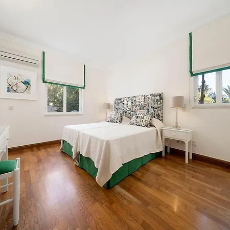 Sleeps 4 With Pool Air Con And Wifi Διαμέρισμα *