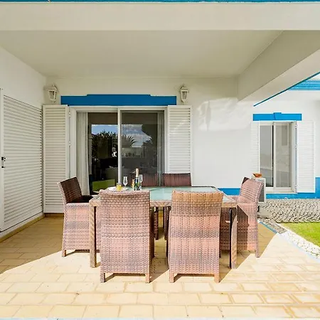 Διαμέρισμα Sleeps 4 With Pool Air Con And Wifi *