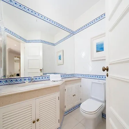 Sleeps 4 With Pool Air Con And Wifi *